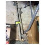 2 PIPE CLAMPS