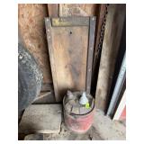 VINTAGE CREEPER & METAL FUEL CAN