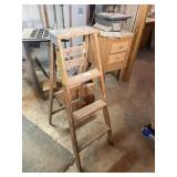 4FT WOODEN STEP LADDER