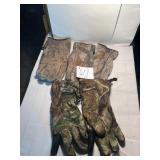 Three pairs of camouflage gloves