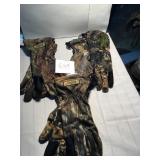 Three pairs of camouflage gloves
