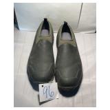 Muck size 13 rubber shoes