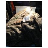 Camouflage comforter size 86 x 90