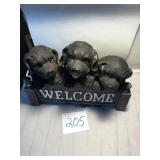 Dog welcome sign