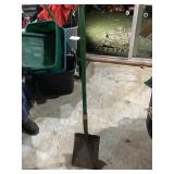 Flat shovel