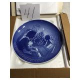 Decorative plate in box