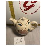 Tea pot