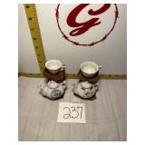 2 small tea pots