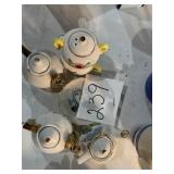 4 small tea pots