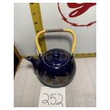 Tea pot
