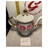 Tea pot