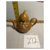Tea pot