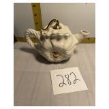 Tea pot
