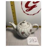 Tea pot