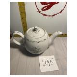 Romance chain tea pot