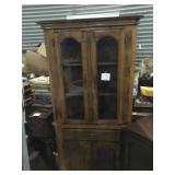 Corner cabinet