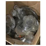 Box of miscellaneous glassware