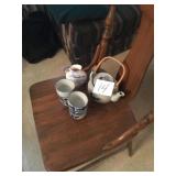 teapot and 6 cups