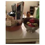 Miscellaneous bowls and kitchen items