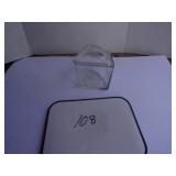 5 triangle shape glass containers w/lids