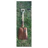 Flat shovel