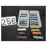 18 HO scale train cars