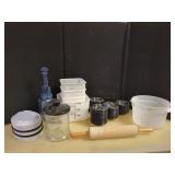 Assorted Kitchen Items