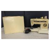 Singer 621B Sewing Machine with Case
