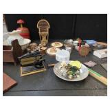 Decorative Items and Primitives