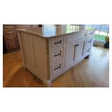 Kitchen Island Display & Quartz Countertop