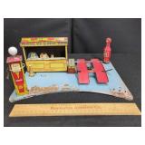 MARX TOYS TIN SERVICE STATION & OTHER