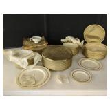 LENOX GOLDEN WREATH DINNERWARE SET