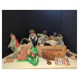 VINTAGE CLOTH AND PLASTIC DOLLS LOT