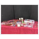 COSTUME JEWELRY LOT WITH BEADS