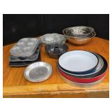 METAL BAKEWARE AND MIXING BOWLS