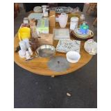 ASSORTED KITCHENWARE AND TABLEWARE ITEMS