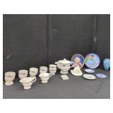 BAILEYS TEAPOT SET, COLLECTOR PLATES, DECOR