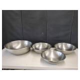 3 LG STAINLESS MIXING BOWLS & COLANDER