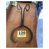 Ice tongs