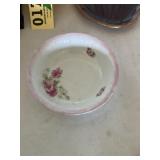 Porcelain serving bowl