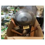 Box lot tray, brushes