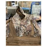 Camouflage jacket menï¿½s large