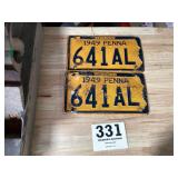Matching 1949 license plates