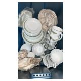 Corelli green and white dish set