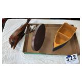 Nautical lot, including wooden dolphin, shell,