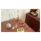 Vintage lot of calendar items, advertising glass