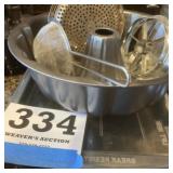 Covered Cake Dish & Baking Lot