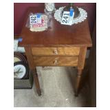 End stand with two drawers