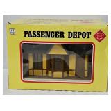 Train - Aristo-Craft G-Gauge #7200 Passenger Depot
