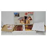 Train - Piko G-Gauge "Grizzly Flats" Station Kit